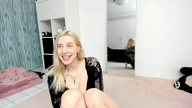 Snapshot of KenzieDawton chatting on 07.24.26 KenzieDawton online show from 07.24.26