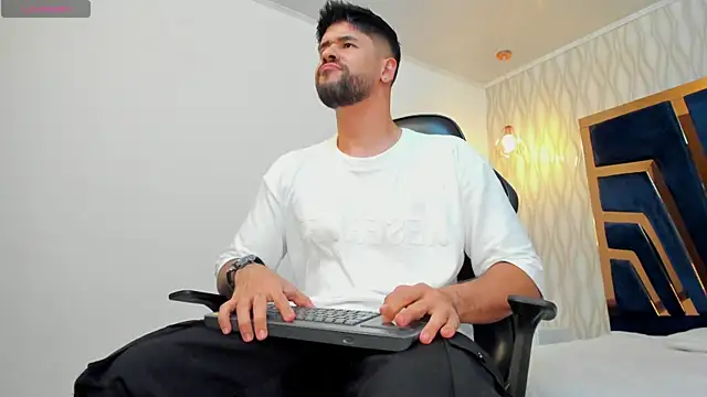 Snapshot of Petesevans chatting on 02.28.25 Petesevans online show from 02.28.25