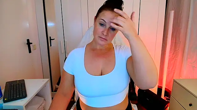 Snapshot of liselorexx chatting on 02.16.25 liselorexx online show from 02.16.25