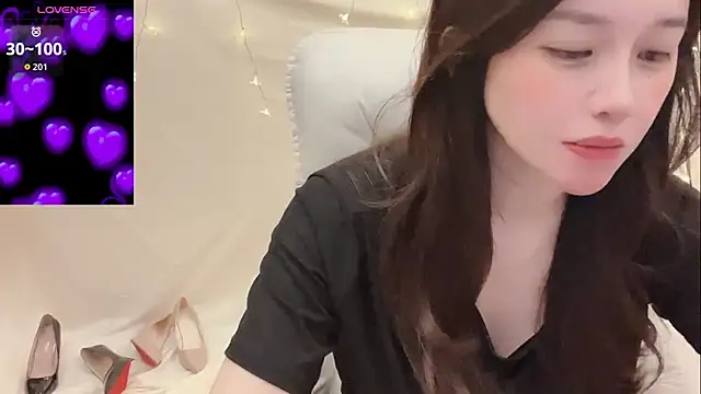 Snapshot of Tw_Zoella chatting on 05.23.26 Tw Zoella online show from 05.23.26