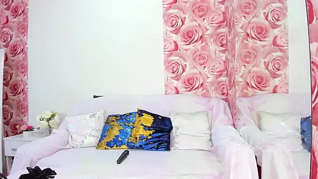 Snapshot of ClaireWarner chatting on 03.12.25 ClaireWarner online show from 03.12.25