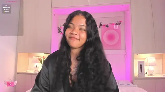 Snapshot of SophiaaStone chatting on 02.04.25 SophiaaStone online show from 02.04.25