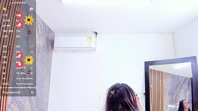 Snapshot of LauraSaenz01 chatting on 02.03.26 LauraSaenz01 online show from 02.03.26