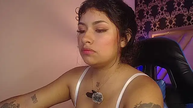 Snapshot of ChantalPetit chatting on 06.12.26 ChantalPetit online show from 06.12.26