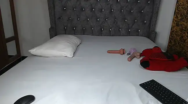 Naughtymis online show from 02.28.25