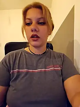 Snapshot of Janefruti chatting on 02.11.25 Janefruti online show from 02.11.25