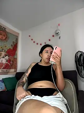 Snapshot of kiaraglam2 chatting on 09.18.25 kiaraglam2 online show from 09.18.25