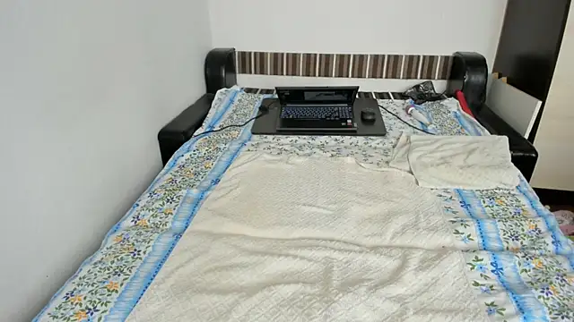 sweet-tinqerbell online show from 10.04.25