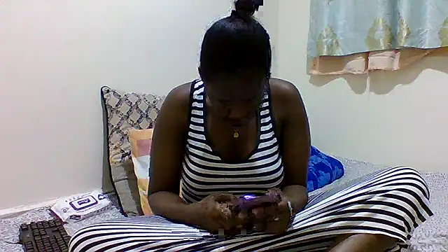 Snapshot of sweetelle09 chatting on 05.08.26 sweetelle09 online show from 05.08.26