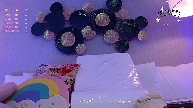 Snapshot of adara_le chatting on 10.06.25 adara le online show from 10.06.25