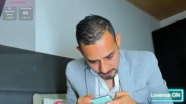 jhonyalzate2 online show from 11.25.25