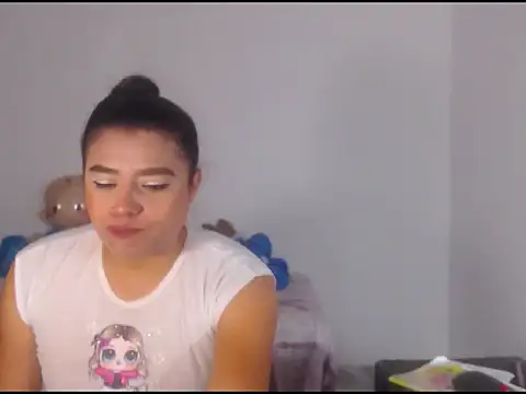 Snapshot of katrinawillff chatting on 06.25.26 katrinawillff online show from 06.25.26