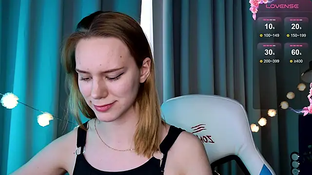 Snapshot of Ramona___ chatting on 03.04.25 Ramona online show from 03.04.25