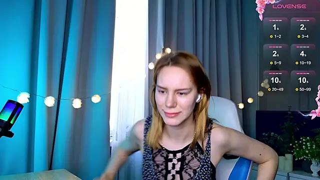 Snapshot of Ramona___ chatting on 03.07.25 Ramona online show from 03.07.25