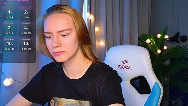 Snapshot of Ramona___ chatting on 10.03.25 Ramona online show from 10.03.25