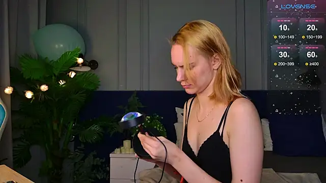 Snapshot of Ramona___ chatting on 11.26.25 Ramona online show from 11.26.25