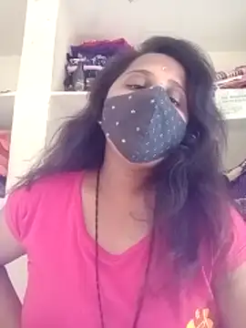 Snapshot of Indiantina chatting on 10.31.25 Indiantina online show from 10.31.25