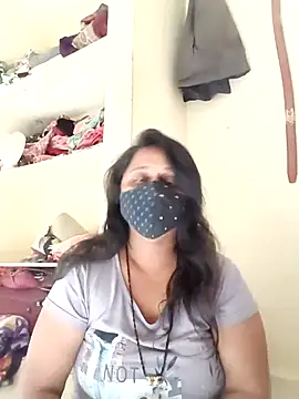 Snapshot of Indiantina chatting on 11.15.25 Indiantina online show from 11.15.25