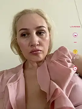 Snapshot of YourBlondee chatting on 06.16.26 YourBlondee online show from 06.16.26