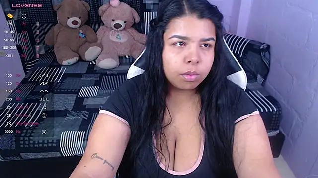 Snapshot of SaLomeJonees chatting on 10.11.25 SaLomeJonees online show from 10.11.25