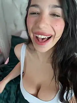 LoveLillyy online show from 01.04.25