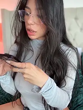 LoveLillyy online show from 01.14.25