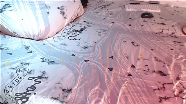 Snapshot of Q_T_pie chatting on 12.17.24 Q T pie online show from 12.17.24