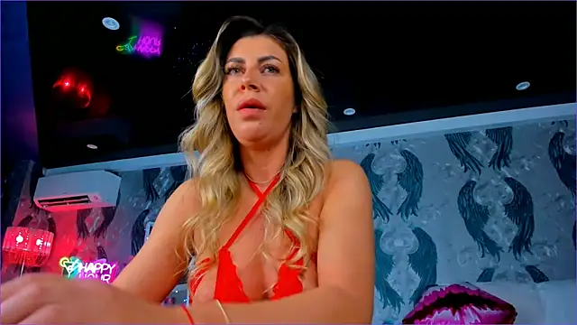 Snapshot of anneswhite chatting on 02.19.25 anneswhite online show from 02.19.25