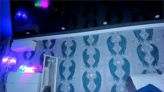 Snapshot of anneswhite chatting on 09.26.25 anneswhite online show from 09.26.25