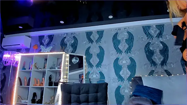 Snapshot of anneswhite chatting on 01.15.26 anneswhite online show from 01.15.26