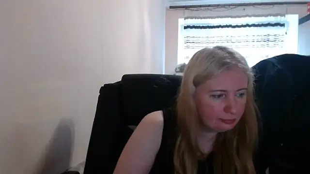 Snapshot of PeterAndJen chatting on 06.13.26 PeterAndJen online show from 06.13.26
