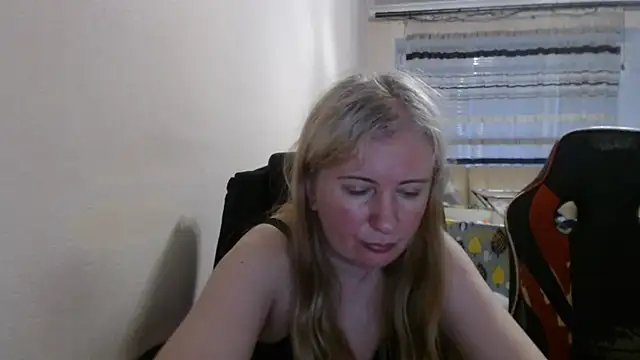 Snapshot of PeterAndJen chatting on 06.17.26 PeterAndJen online show from 06.17.26