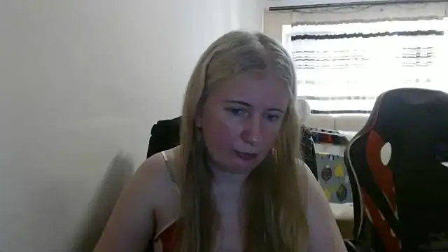 Snapshot of PeterAndJen chatting on 06.24.26 PeterAndJen online show from 06.24.26