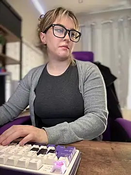 JennKenobi online show from 02.19.25