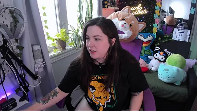 Snapshot of JennKenobi chatting on 04.20.26 JennKenobi online show from 04.20.26
