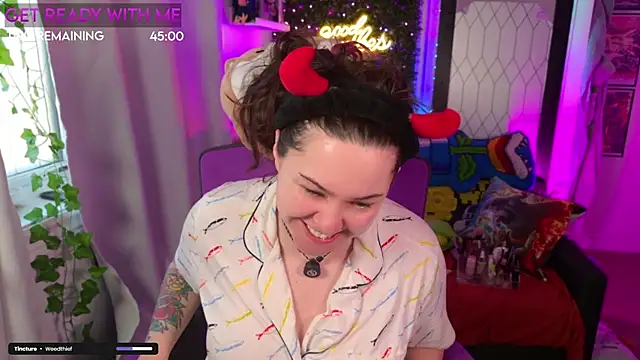 Snapshot of JennKenobi chatting on 06.02.26 JennKenobi online show from 06.02.26