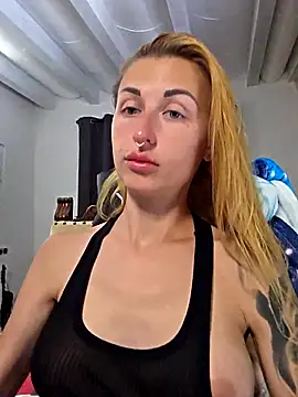 Snapshot of kylie_blck chatting on 04.19.26 kylie blck online show from 04.19.26