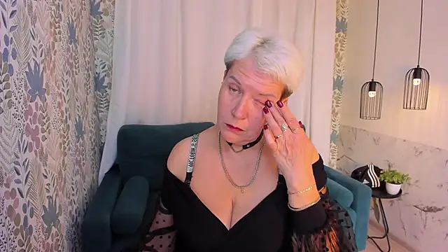 Snapshot of KathySunn chatting on 04.23.26 KathySunn online show from 04.23.26