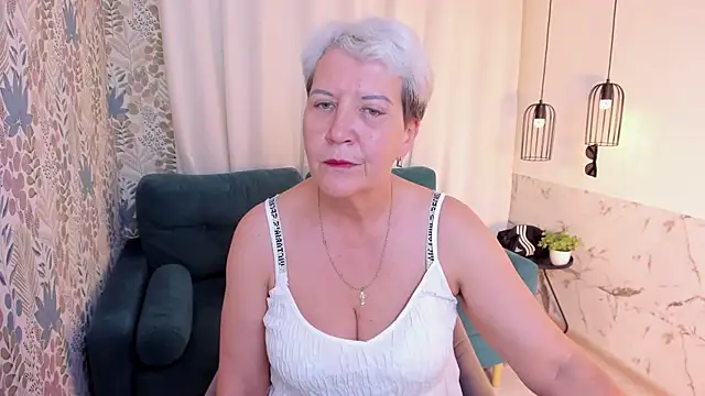Snapshot of KathySunn chatting on 05.18.26 KathySunn online show from 05.18.26