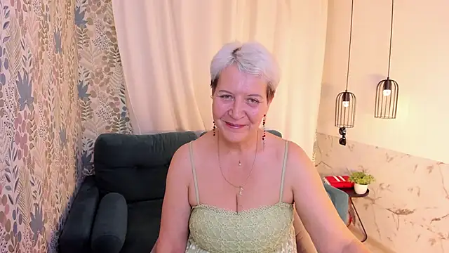 Snapshot of KathySunn chatting on 05.19.26 KathySunn online show from 05.19.26