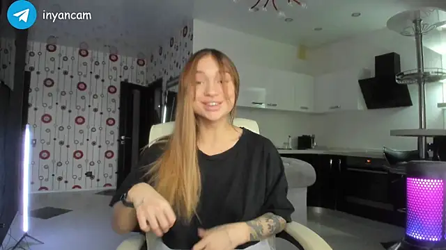 Snapshot of _in_yan chatting on 12.15.24 in yan online show from 12.15.24