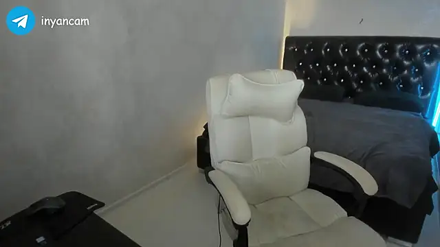 Snapshot of _in_yan chatting on 01.22.25 in yan online show from 01.22.25