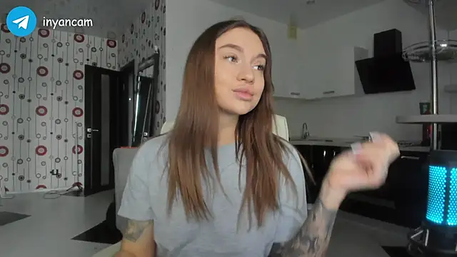 Snapshot of _in_yan chatting on 02.05.25 in yan online show from 02.05.25