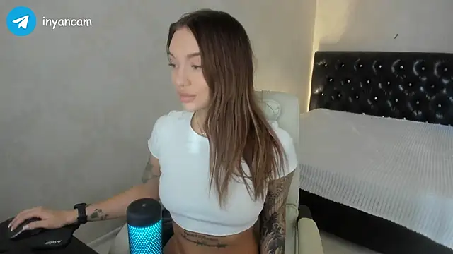 Snapshot of _in_yan chatting on 02.09.25 in yan online show from 02.09.25