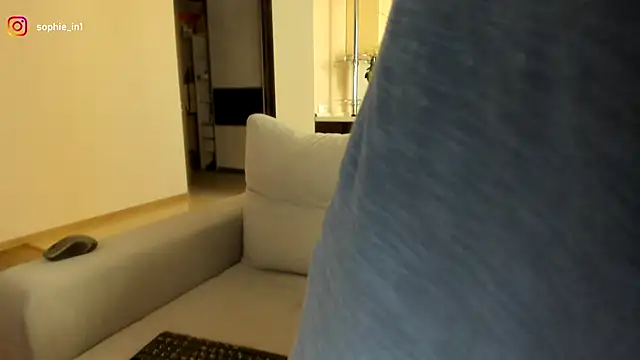 Snapshot of _in_yan chatting on 09.20.25 in yan online show from 09.20.25