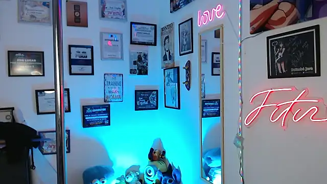 AhriSteele online show from 12.18.25