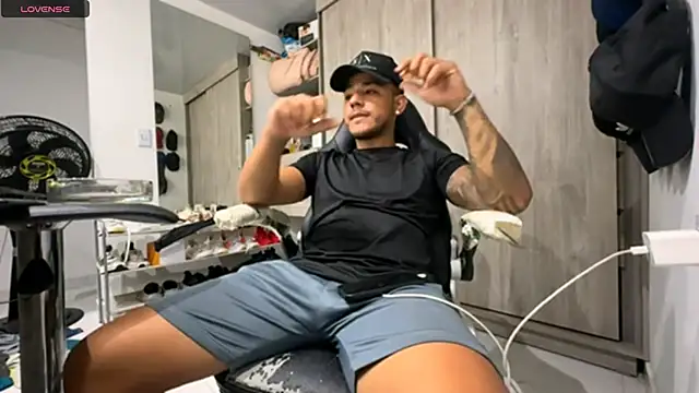 Snapshot of jordylatin20 chatting on 11.11.25 jordylatin20 online show from 11.11.25