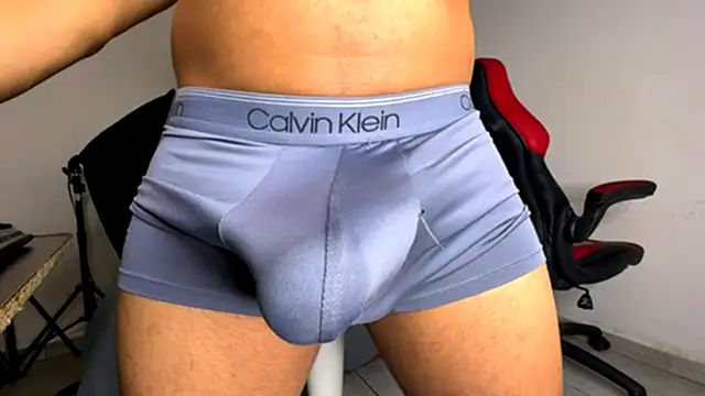 Snapshot of jordylatin20 chatting on 12.01.25 jordylatin20 online show from 12.01.25