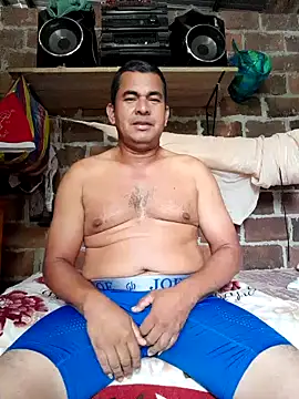 Snapshot of axomen chatting on 12.15.24 axomen online show from 12.15.24