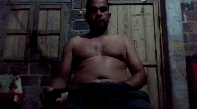 Snapshot of axomen chatting on 01.03.25 axomen online show from 01.03.25